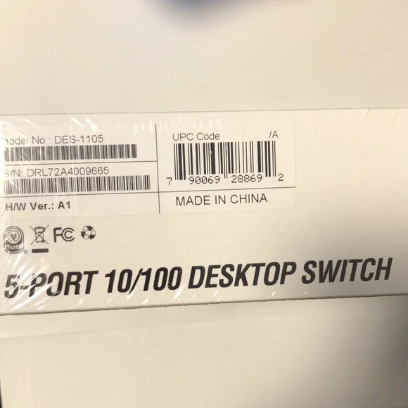 NIB D-Link 5-port 10/100 desktop switch DES-1105 - Picture 10 of 11